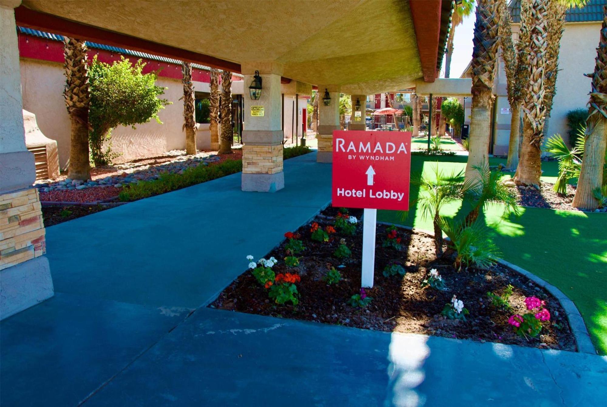 Ramada By Wyndham Yuma Motel Exterior photo